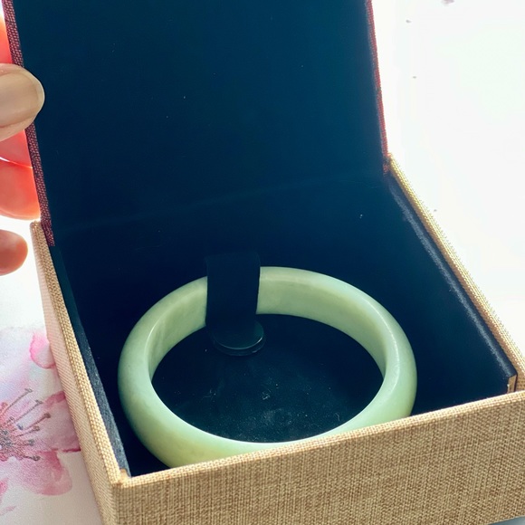 Authentic Jade bracelet - Picture 1 of 8
